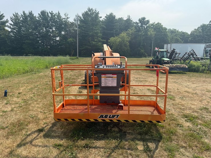 2012-jlg-600aj-image-10