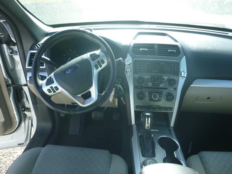 2014-ford-explorer-image-9