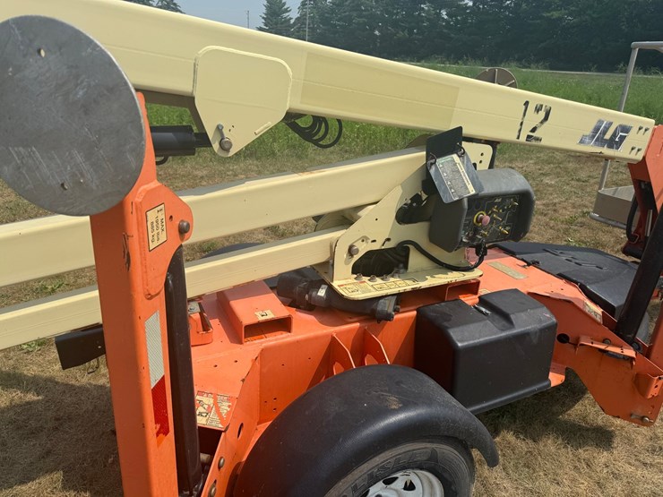 2016-jlg-t350-image-16