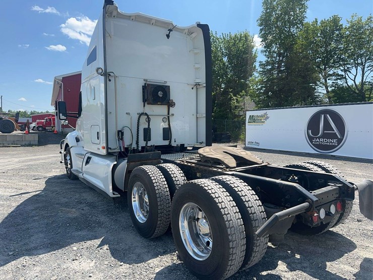 2022-kenworth-t680-image-7