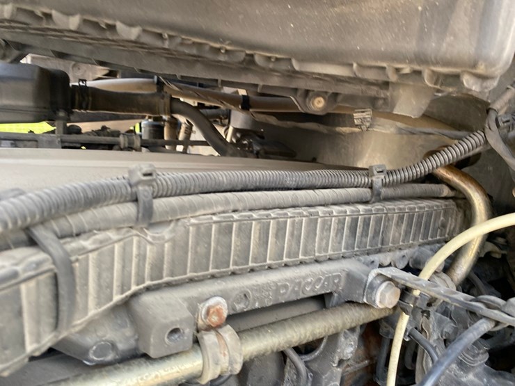 2019-peterbilt-579-image-32