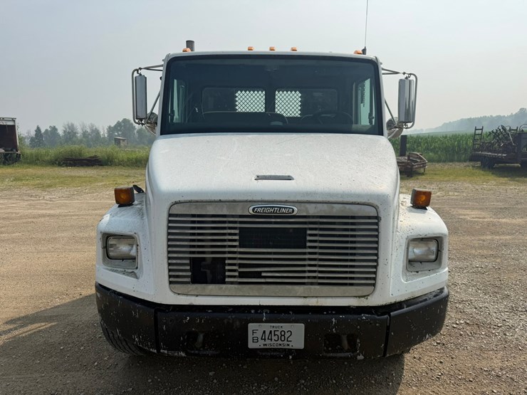 2000-freightliner-fl60-image-8