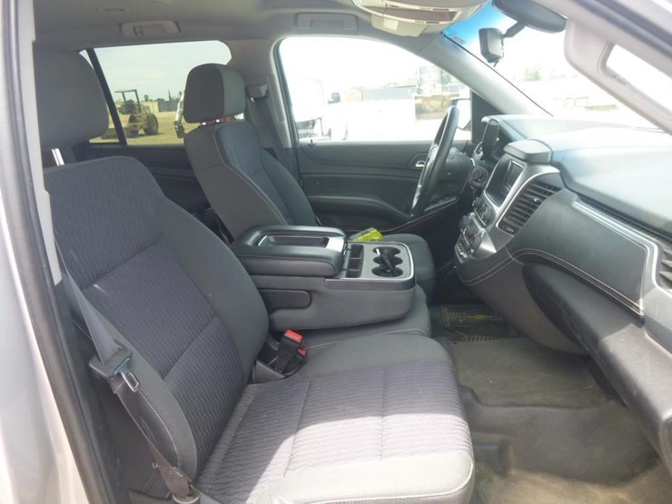 2015-chevrolet-tahoe-image-18