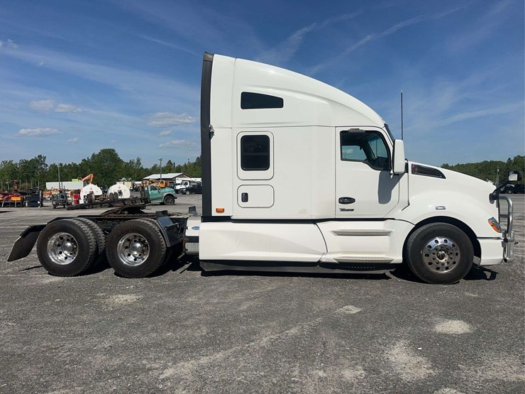 2022-kenworth-t680-image-4