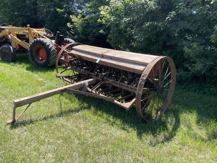 8'-mccormick-deering-steel-wheel-grain-drill-image-3