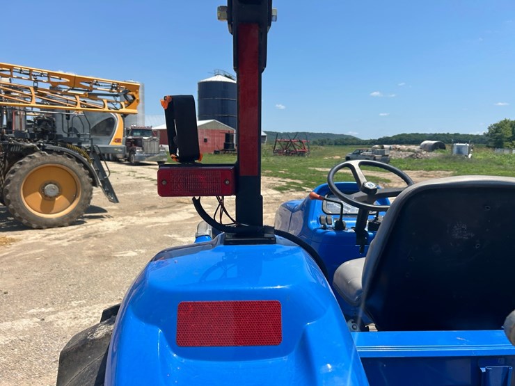 2004-new-holland-tc55da-tractor-image-19