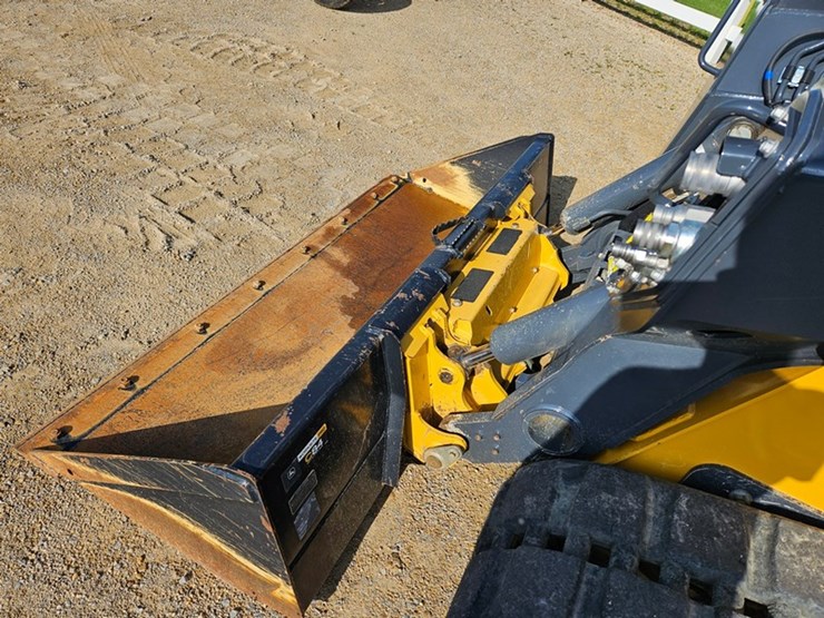 2025-john-deere-335-image-11