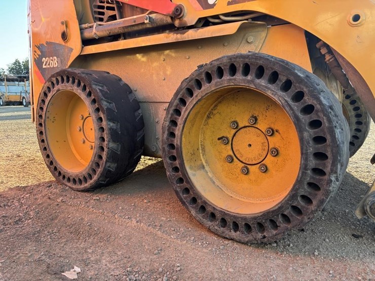 2014-caterpillar-226b3-image-16