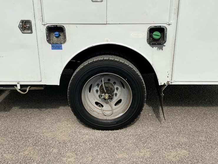 2015-ford-f550-image-8