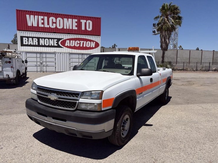 2005-chevrolet-silverado-2500-image-1