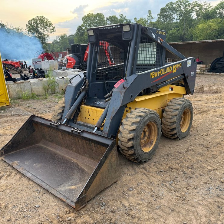 #4069 • New Holland LS180 Wheeled Skid Steer