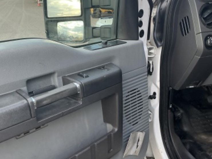 2015-ford-f550-image-28