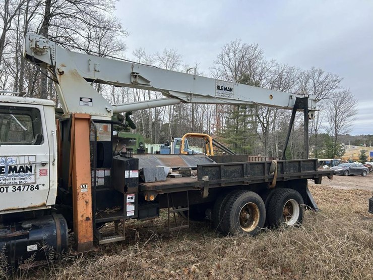1989-ford-l9000-image-13