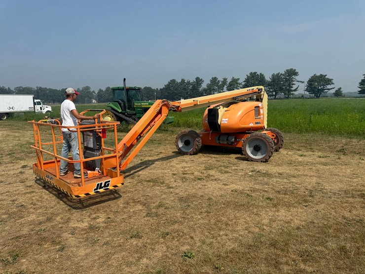 2012-jlg-600aj-image-4