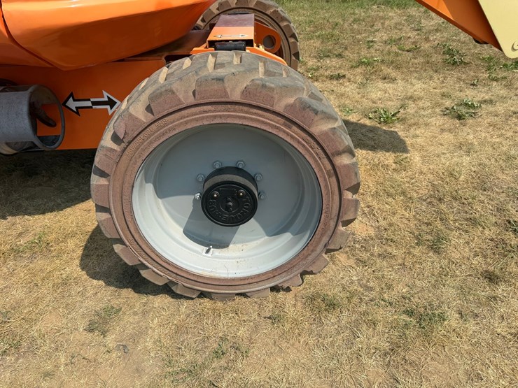 2012-jlg-600aj-image-39