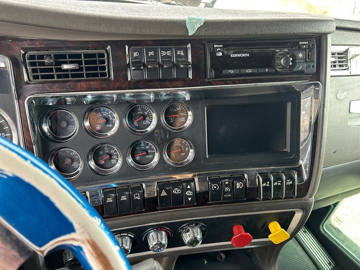 2017-kenworth-t660-image-70