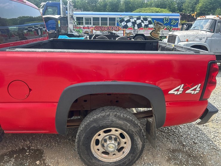 2005-chevrolet-2500-image-17