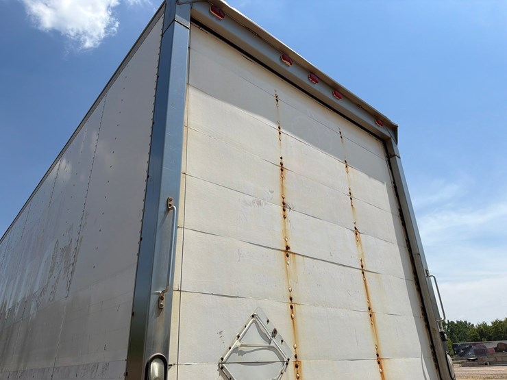 2000-freightliner-fl80-image-24
