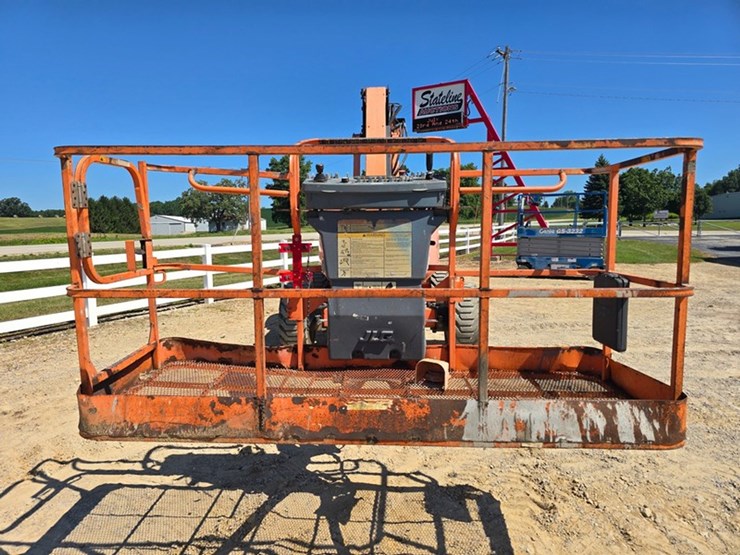 2013-jlg-600aj-image-8