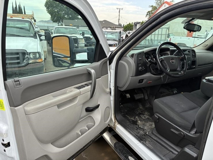 2012-gmc-sierra-2500-image-17