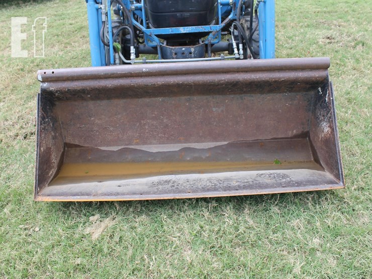 new-holland-tractor-8804-image-4