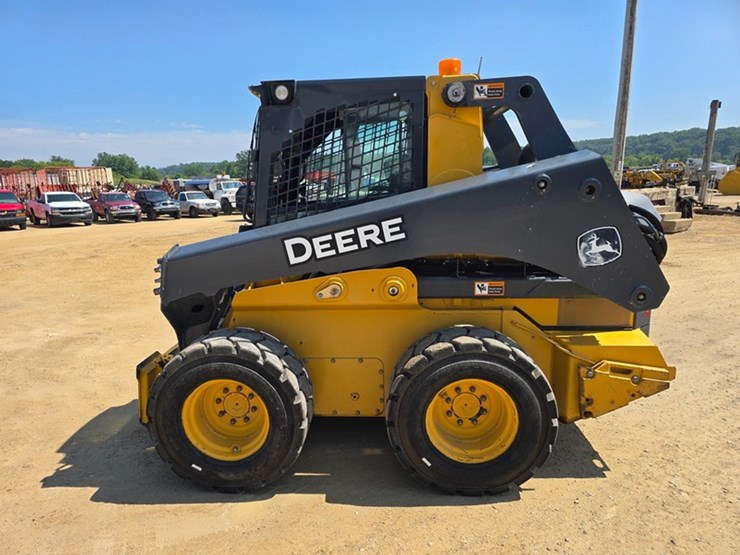 deere-330g-image-2