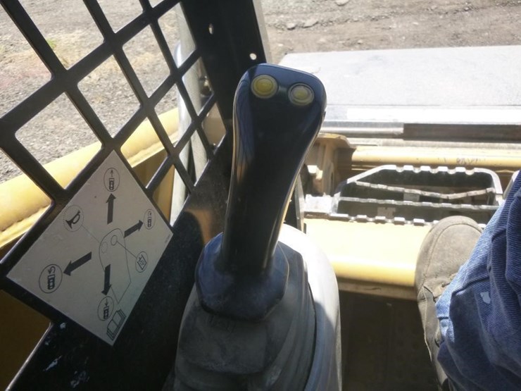 2012-caterpillar-226b3-image-16