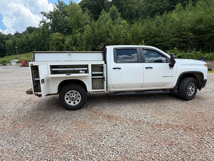 2020-chevrolet-3500hd-image-46