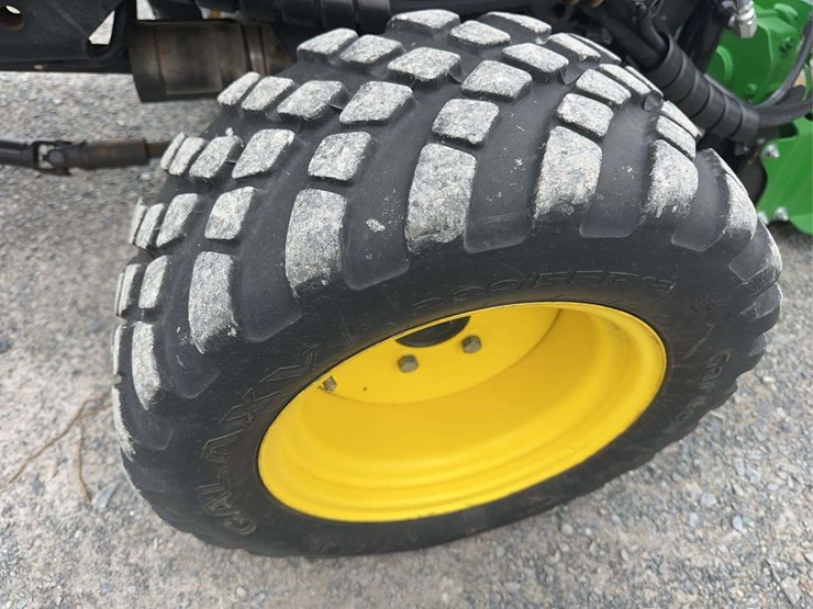 2025-john-deere-2025r-image-12
