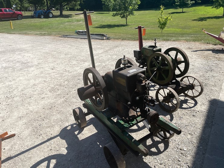 #2117-•-mccormick-deering-1-1/2-hp-gas-engine-image-1