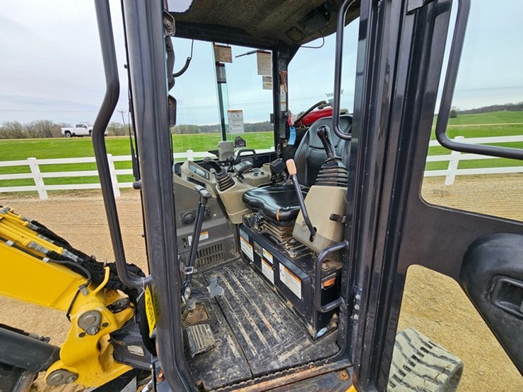 yanmar-vio35-image-23