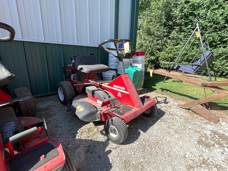 #2108-•-snapper-33"-riding-mower-image-3