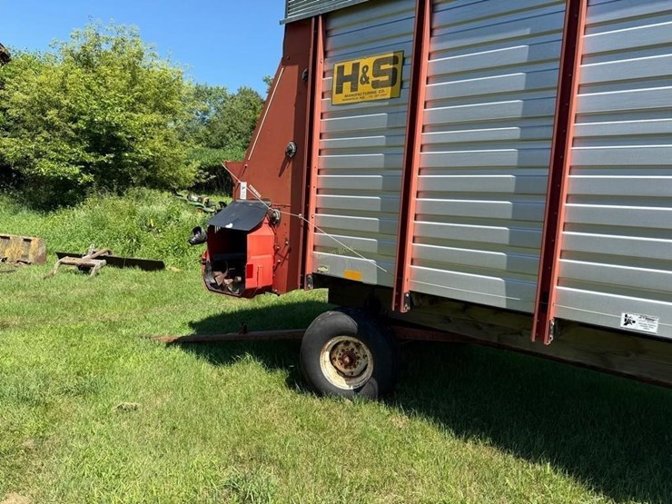 h&s-7+4-twin-auger-16'-forage-wagon-image-8