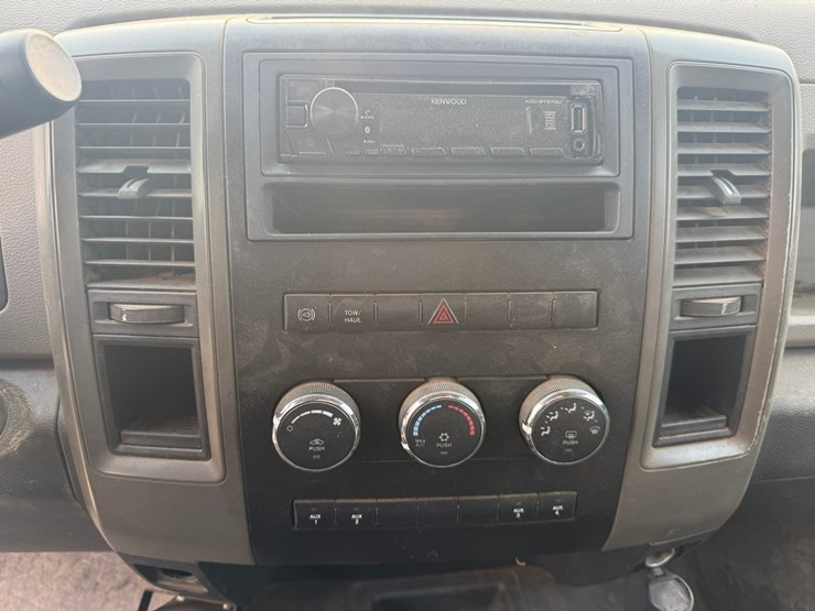 2011-dodge-3500-image-37
