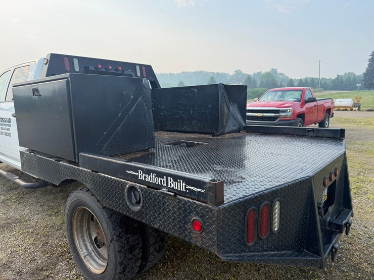 2011-dodge-3500-image-43