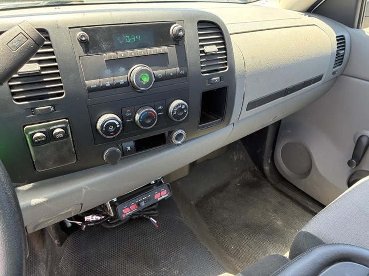 2009-chevrolet-silverado-pickup-truck-image-15