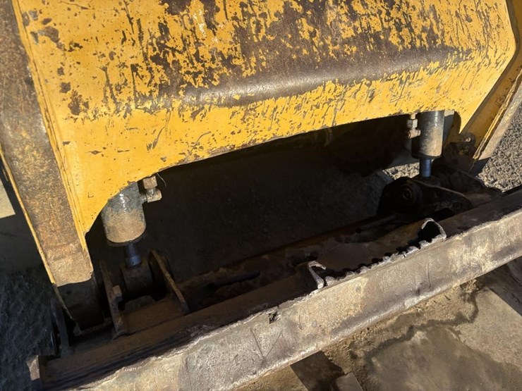 2014-caterpillar-226b3-image-14