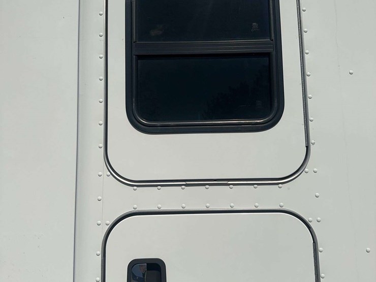 2022-kenworth-t680-image-14