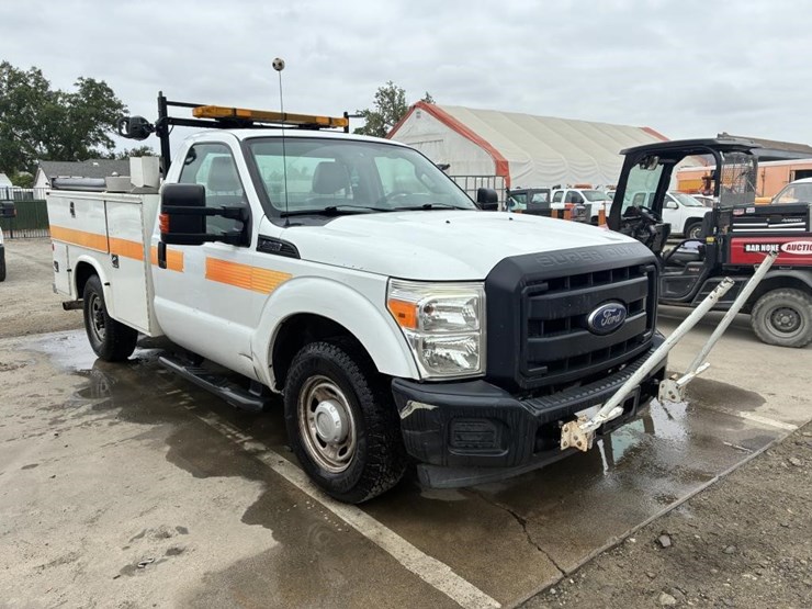 2014-ford-f250-xl-image-2