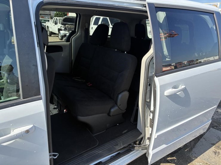 2017-dodge-grand-caravan-image-15