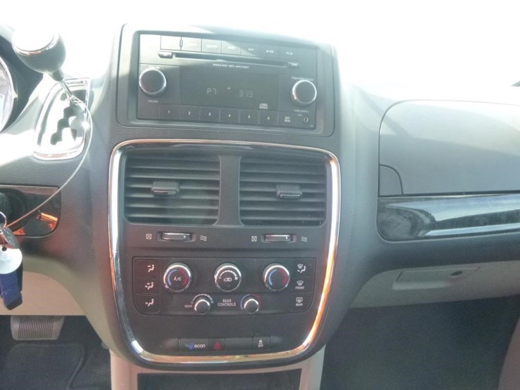2014-dodge-grand-caravan-image-12