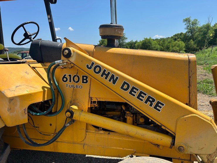 john-deere-610b-backhoe-image-12