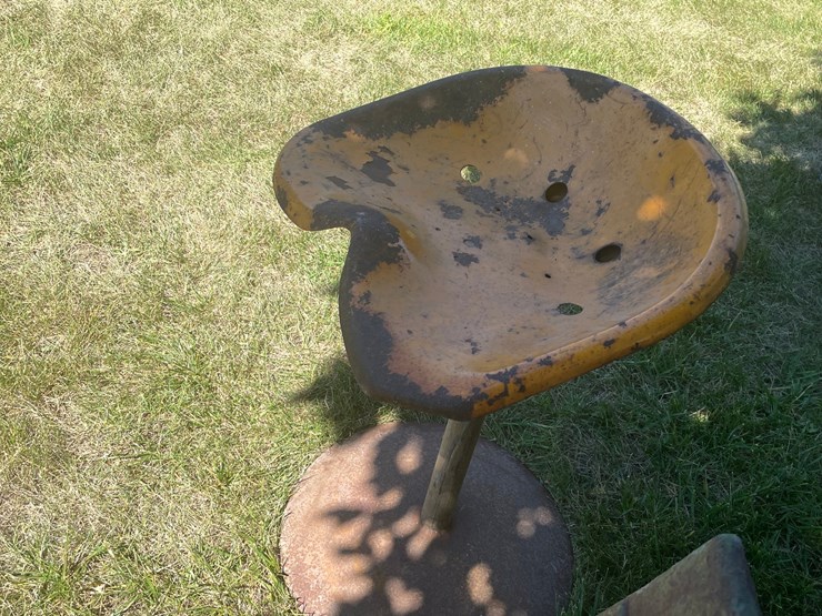 #2164-•-minneapolis-moline-tractor-seat-shop-stool-image-3