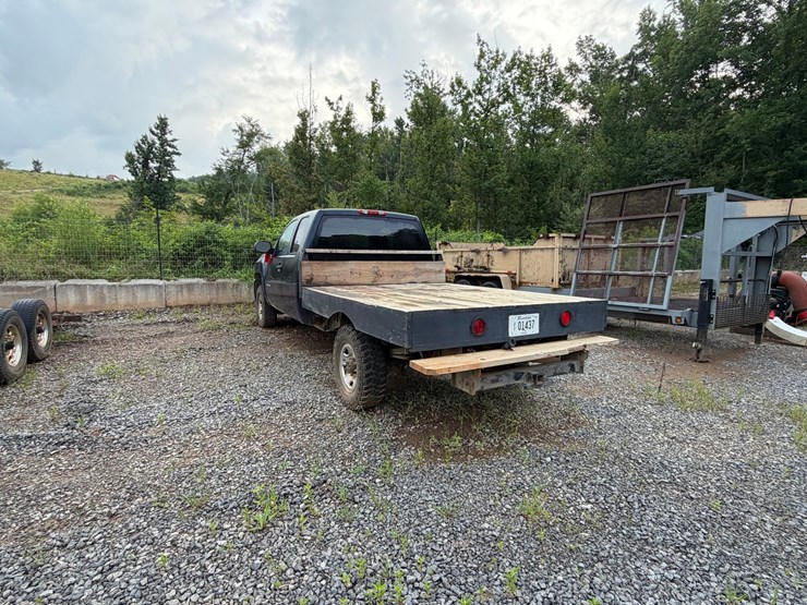 2010-chevrolet-2500-image-3