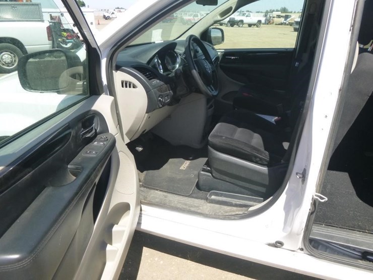 2014-dodge-grand-caravan-image-8