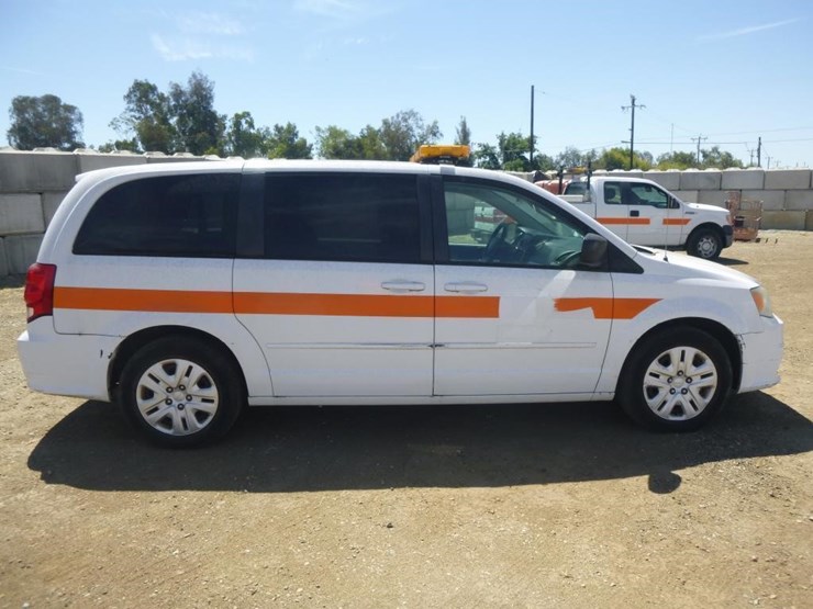 2014-dodge-grand-caravan-image-16