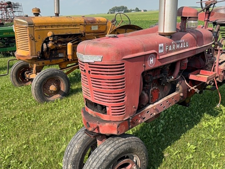 ihc-h-tractor,-narrow-front-image-25