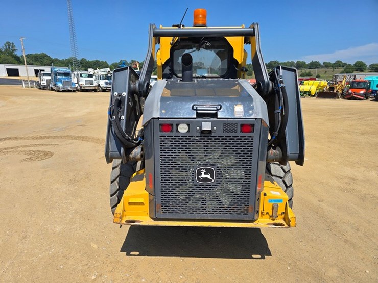 deere-330g-image-4