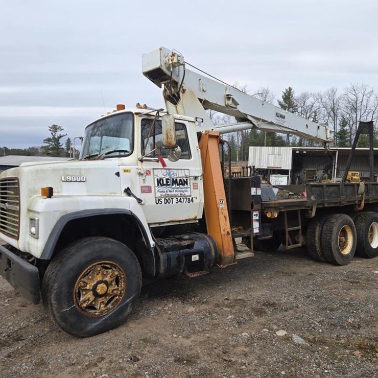 1989 FORD L9000