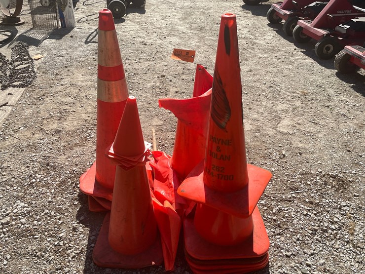 #2133-•-large-lot-of-traffic-cones-image-3